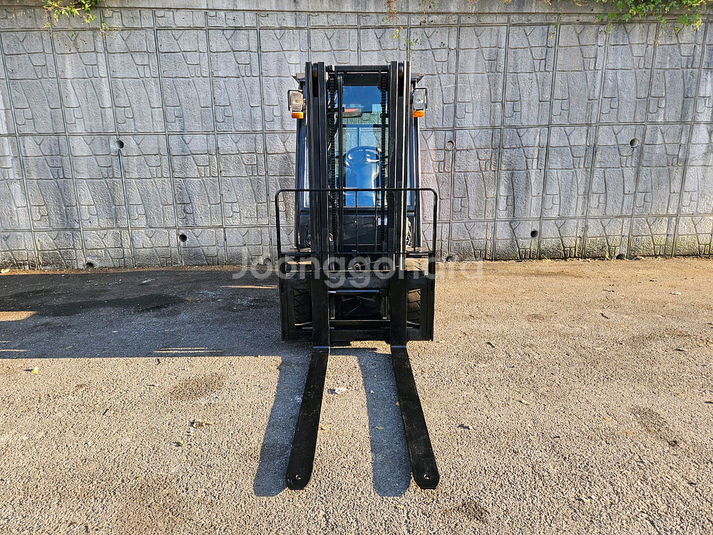 중고지게차 두산 D30S-5 디젤 3톤 지게차(사이드쉬프트, 반캐빈, 통타이어)--4