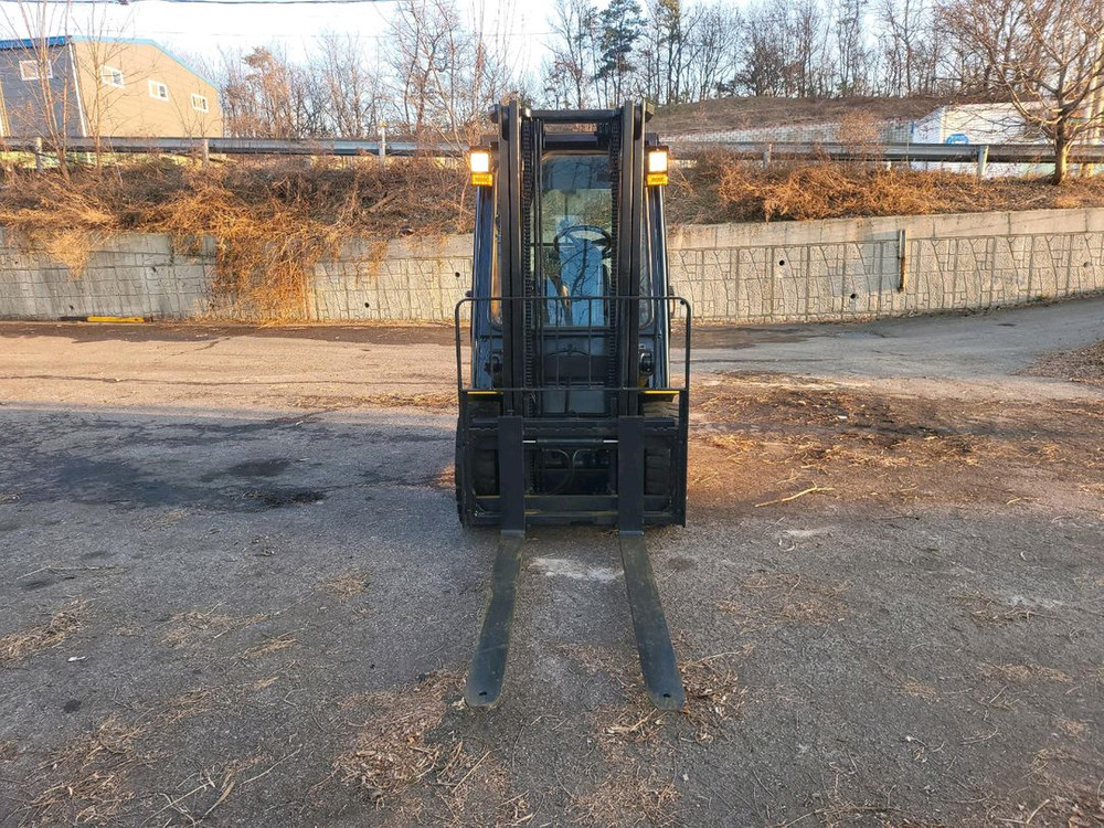 (중고지게차) 현대 30D-9 디젤 지게차(캐빈, 사이드쉬프트, 냉/난방, 후방카메라,안전 경보기)--4