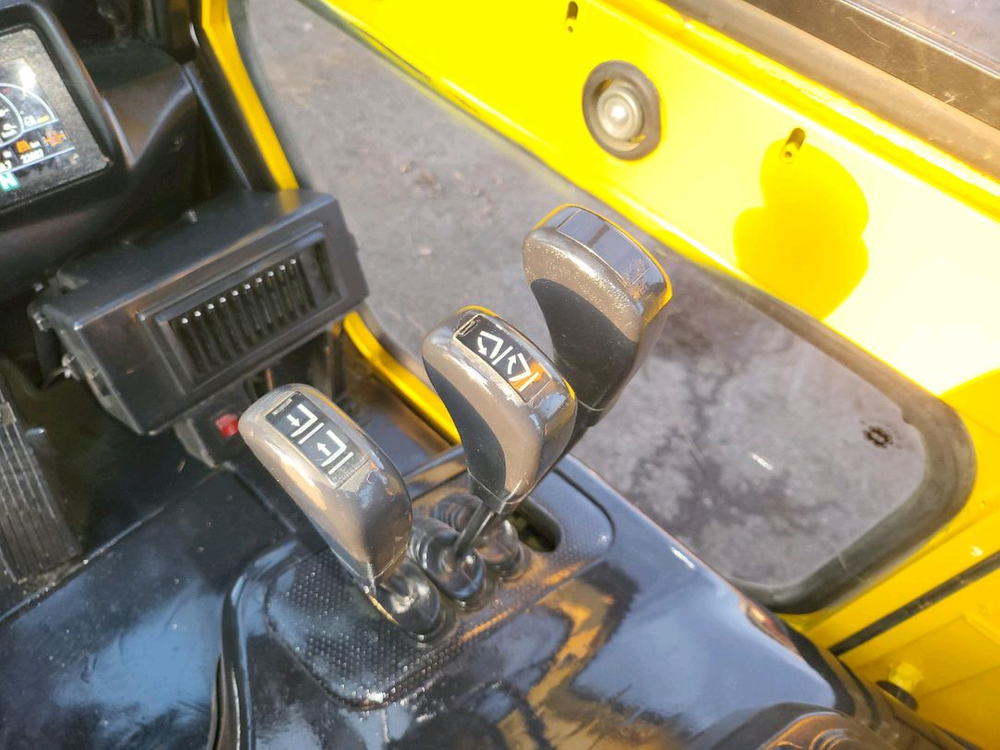 (중고지게차) 현대 30D-9 디젤 지게차(캐빈, 사이드쉬프트, 냉/난방, 후방카메라,안전 경보기)--6