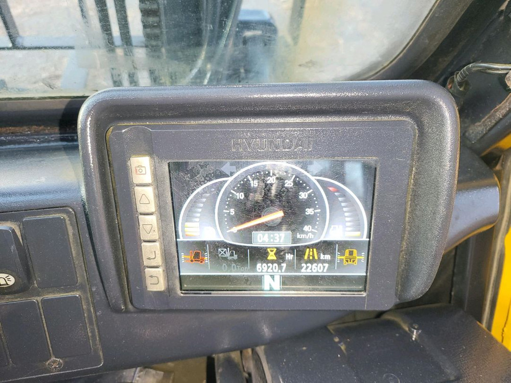 (중고지게차) 현대 30D-9 디젤 지게차(캐빈, 사이드쉬프트, 냉/난방, 후방카메라,안전 경보기)--7