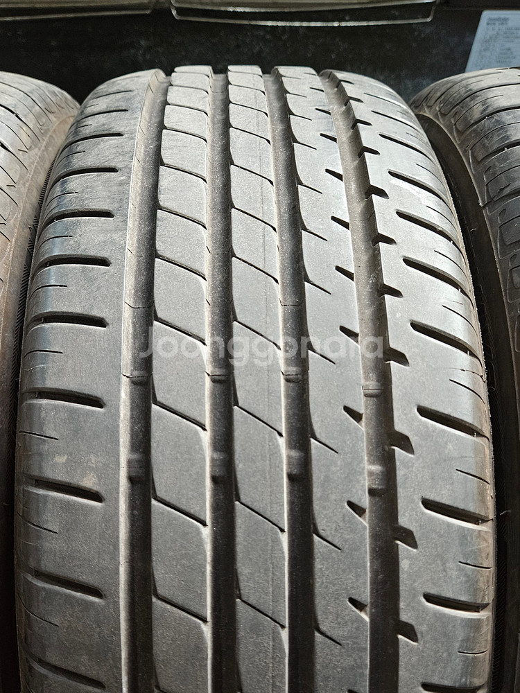 2255516 225 55 16 라싸 타이어 신품급 셋트 팝니다--1