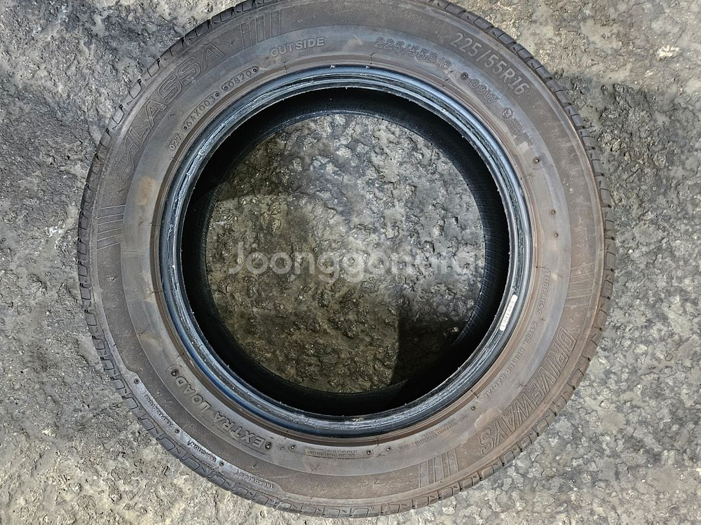 2255516 225 55 16 라싸 타이어 신품급 셋트 팝니다--2