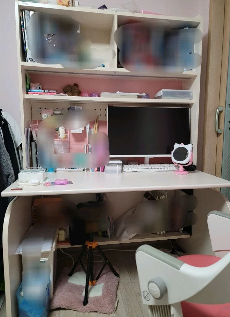 일룸 링키책상과 시디즈링고의자 셋트 이미지