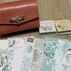 다꾸 빈티지 소가죽 꿀벌 보관함 , 스티커배경지