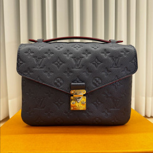 루이비통 포쉐트메티스 토트 숄더백 이미지