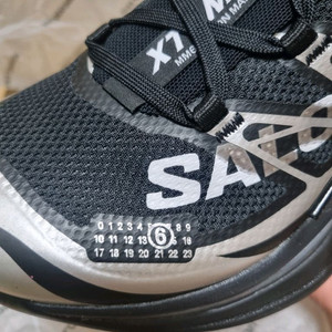 살로몬 x MM6 메종 마르지엘라 XT-MM6 블랙 Ftw 실버 235