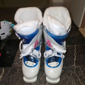 달벨로 스키부츠(235)&스키 헬멧 이미지