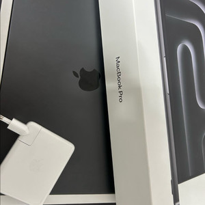 맥북 프로 16인치 M3 Pro 풀박스