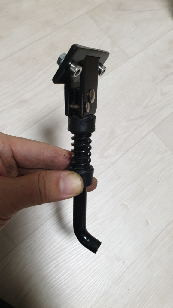 전동킥보드 킥스탠드--1