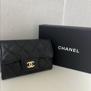 오늘53만급처)샤넬 캐비어 카드지갑 블랙 금장 클똑