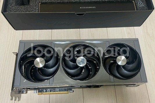 사파이어 9070 XT 니트로 그래픽카드--4