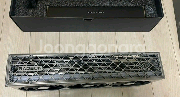 사파이어 9070 XT 니트로 그래픽카드--5