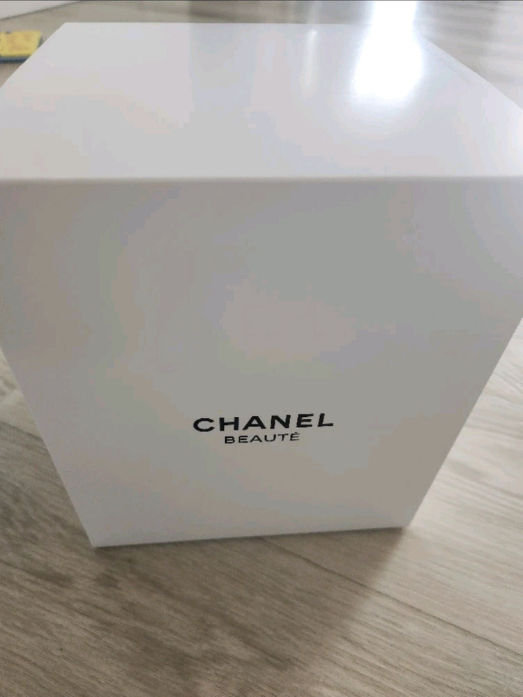 샤넬 뷰티 2025 골드등급 베니티 파우치(미개봉 새제품) 이미지