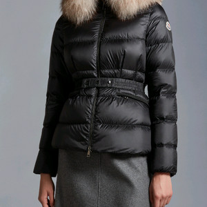 새상품 몽클레어 보에드23fw 폭스퍼 2사이즈블랙