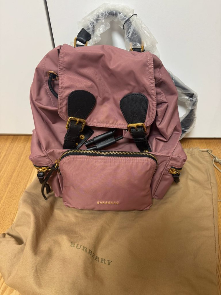 버버리 스몰 핑크 백팩 (새상품)--1
