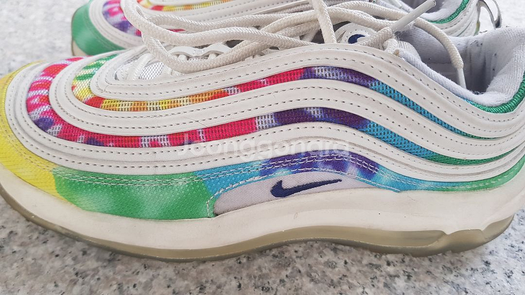 나이키 에어맥스97 airmax97 무지개 235 저렴히 팝니다--3