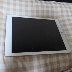 아이패드 6세대 128GB 로즈골드 (갤럭시S6랑 교환가능)