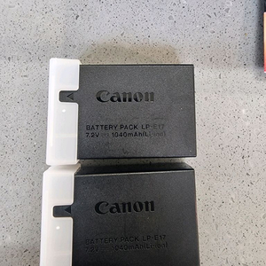 LP-E17 캐논 정품배터리 2개 팝니다