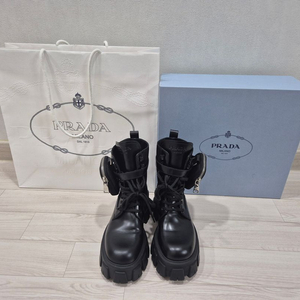 프라다 모놀리스 브러쉬드 워커 부츠 1T255M 36.5(235) 풀세트