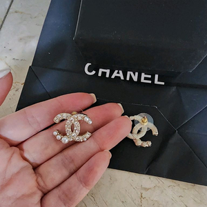 샤넬 CC 로고 비즈 귀걸이