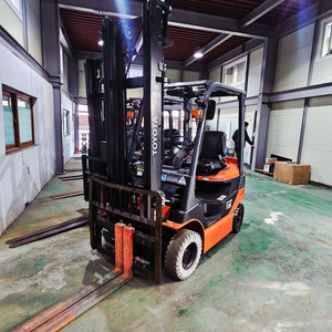 최신형 도요타 8FB 좌식 1.5톤 전동지게차 4m 사이드시프트장착 1180만