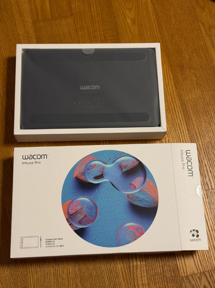 와콤 인튜어스 프로 PTH-460 팝니다(미개봉급+추가구성품)--1