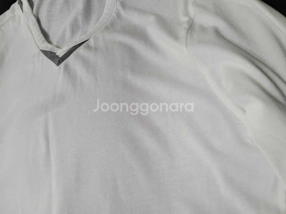 지이크(SIEG) M 흰색 브이넥 긴팔티셔츠 (주)신원(지오지아 엠비오 티아이포맨 커스텀멜로우)--2