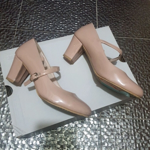 여성 핑크 베이지 스트랩 구두 230 메리제인 펌프스 유광 에나멜 미들힐 이미지