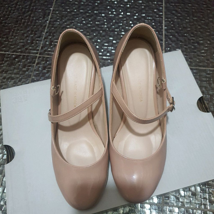 여성 핑크 베이지 스트랩 구두 230 메리제인 펌프스 유광 에나멜 미들힐 이미지