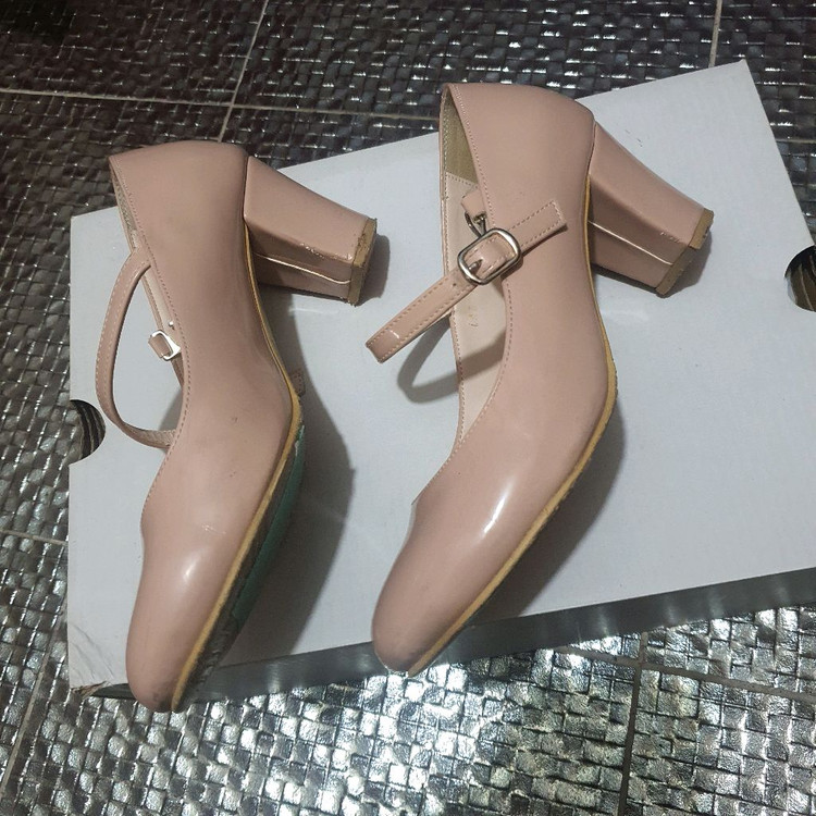 여성 핑크 베이지 스트랩 구두 230 메리제인 펌프스 유광 에나멜 미들힐 이미지