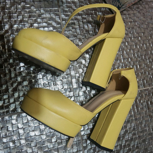 노란색 통굽 플랫폼 샌들 구두 230 펌프스 하이힐 가보시 스트랩 버클 청키힐 메리제인 블록힐 킬힐