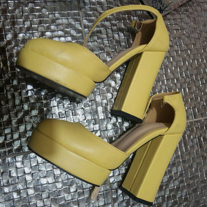 노란색 통굽 플랫폼 샌들 구두 230 펌프스 하이힐 가보시 스트랩 버클 청키힐 메리제인 블록힐 킬힐