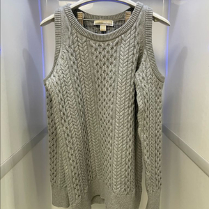 마이클 코어스 오픈 숄더 니트