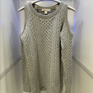 마이클 코어스 오픈 숄더 니트