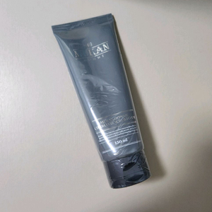 무칸 옴므 차콜 스크럽 폼 클렌저