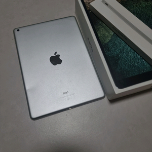 (박스포함)아이패드 6세대+짭플펜슬 팝니다