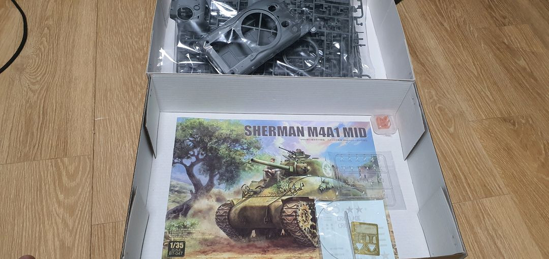 보더모델 1/35 Sherman M4A1 Mid 프라모델--1