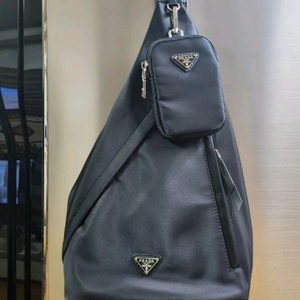 프라다 슬링백