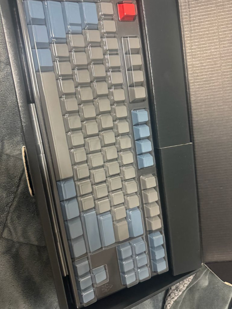 레오폴드 FC750 청축 + 10주년 무각키캡 이미지