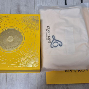 록시땅 아몬드 샤워 오일 500ml + 샘플+샤워가운 미개봉 새상품