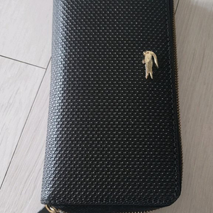 라코스테 블랙 색상의 장지갑입니다