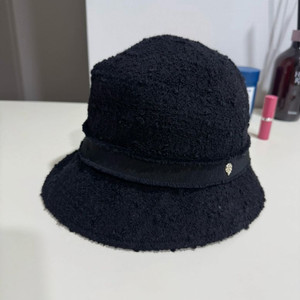 헬렌카민스키 블랙 트위드 버킷햇