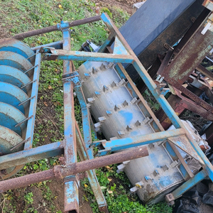 트랙터 트랙트 트렉터 트렉트 마늘 심을때 사용하는 작업기 2개