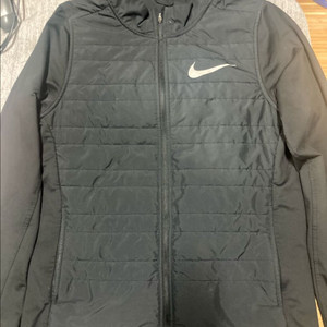 나이키러닝자켓과 나이키에어로로프트 조끼와자켓 m사이즈 팝니다
