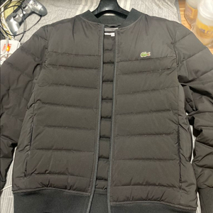 라코스테 경량패딩 100사이즈 팝니다
