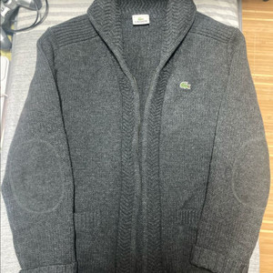 라코스테 숄카라 니트가디건 100사이즈 팝니다
