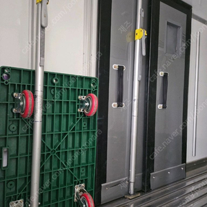 1/1.2톤 냉동트럭용 칸막이 등 팝니다. 이미지