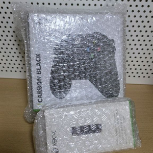 새제품 엑스박스 4세대 컨트롤러 & 리시버 팝니다.