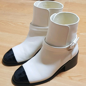 샤넬 앵클부츠 35 사이즈