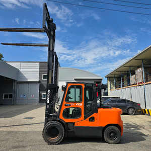 4.5톤 지게차 특A급 중고지게차 3단 자동발 풀캐빈~ 판매!